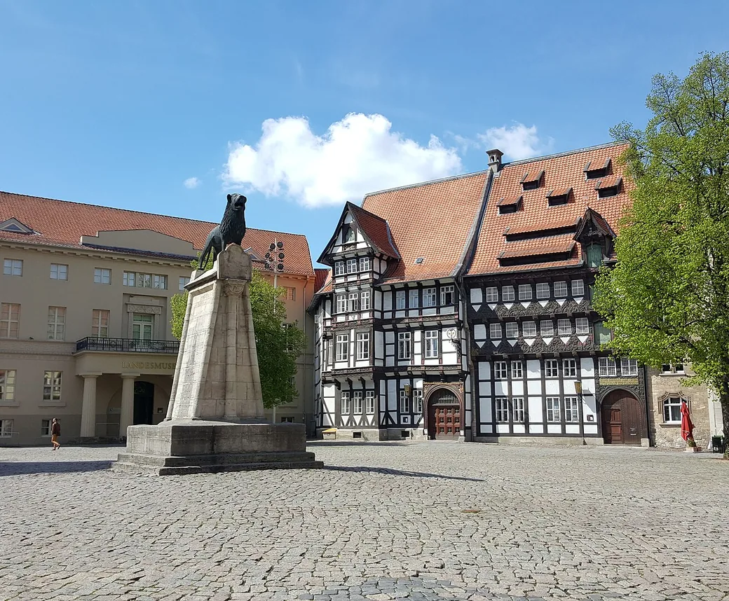 Haushaltshilfe und Alltagshilfe in Braunschweig-Innenstadt – der Burgplatz mit dem Braunschweiger Löwen