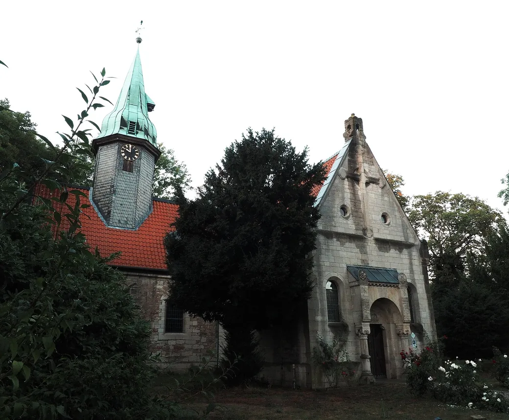Haushaltshilfe und Alltagshilfe in Braunschweig-Lehndorf – die alte Kreuzkirche in Alt-Lehndorf